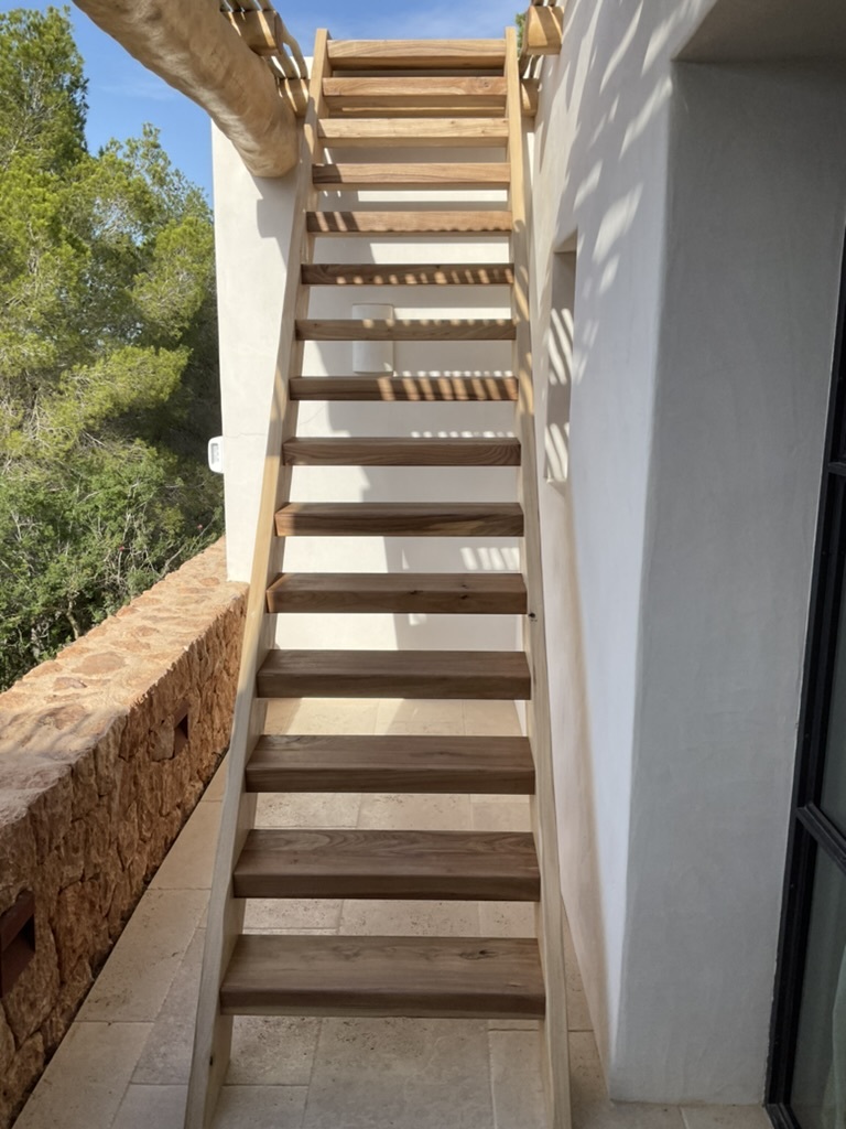 Escalera con estructura ligera y elegante