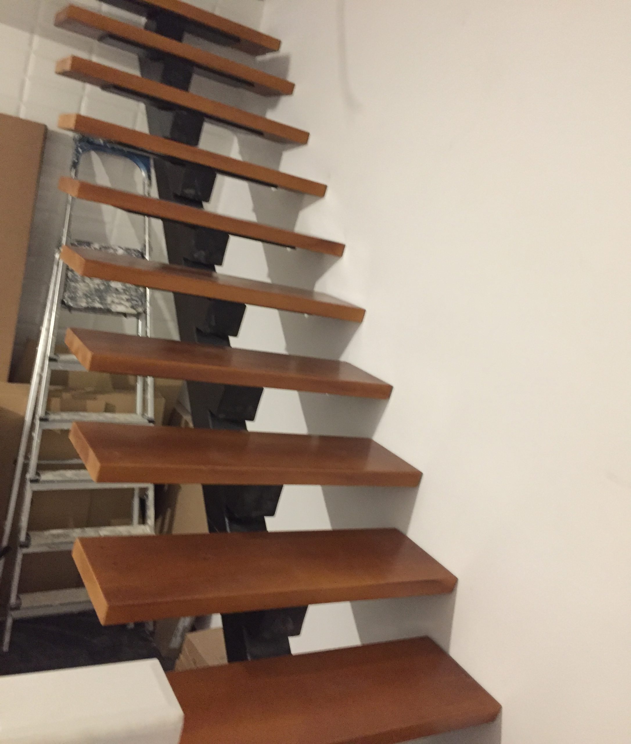 Escalera con estructura ligera y elegante