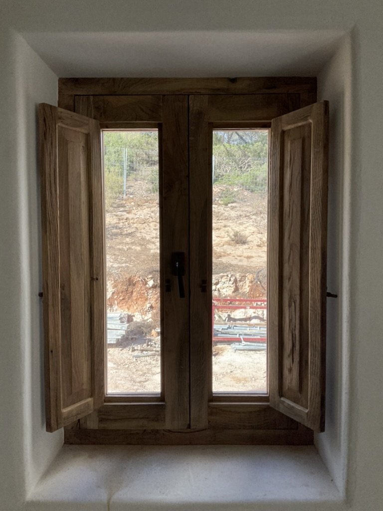 Ventanas artesanales con estilo elegante