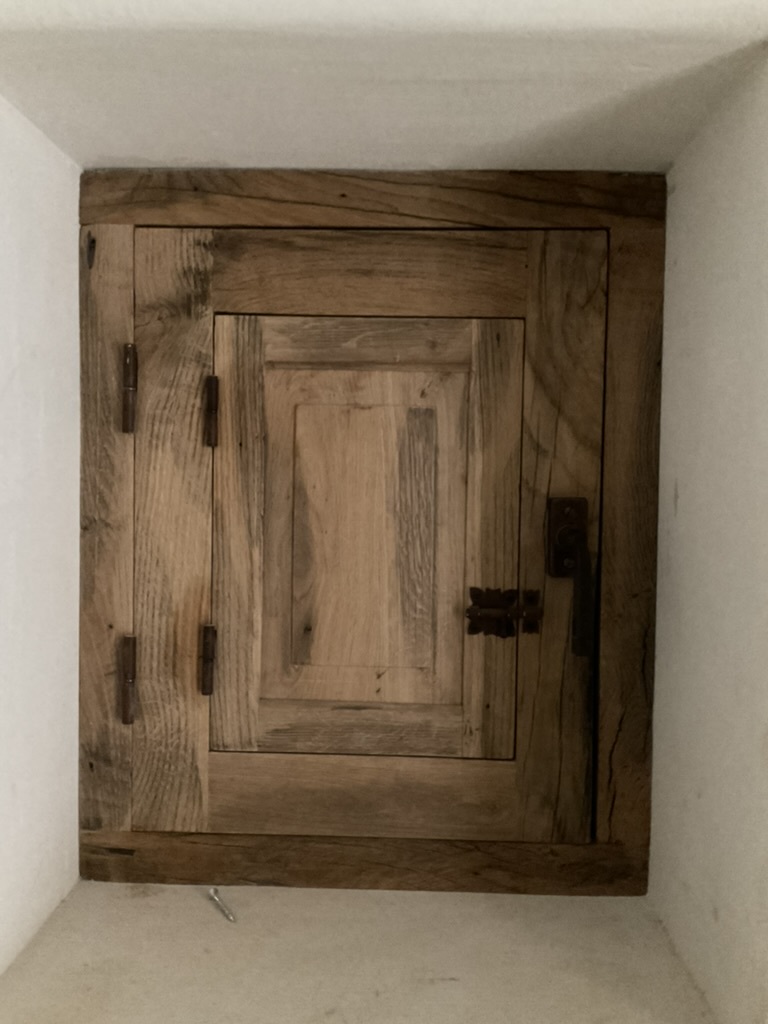 Marco de ventana con acabado envejecido artesanal